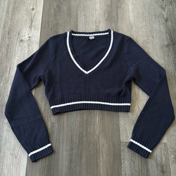H&M Tops - Varsity style crop